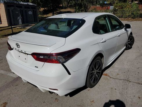 Used 2021 Toyota Camry SE image 6
