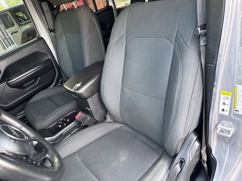Used 2018 Jeep Wrangler Unlimited Sport S AWD/4WD image 6