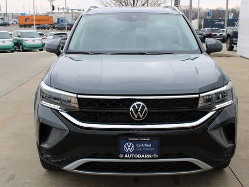 Certified 2023 Volkswagen Taos SE w/ Panoramic Sunroof Package image 2