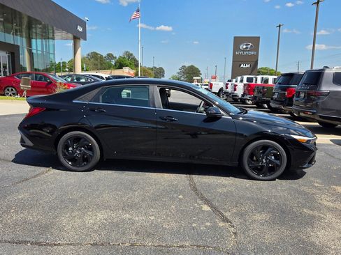 New 2026 Hyundai Elantra SEL Sport Premium FWD image 13