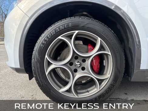 Used 2022 Alfa Romeo Stelvio Ti image 10