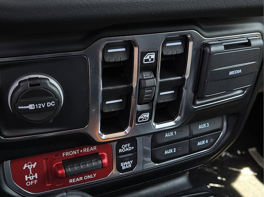 Used 2025 Jeep Gladiator Rubicon AWD/4WD image 27