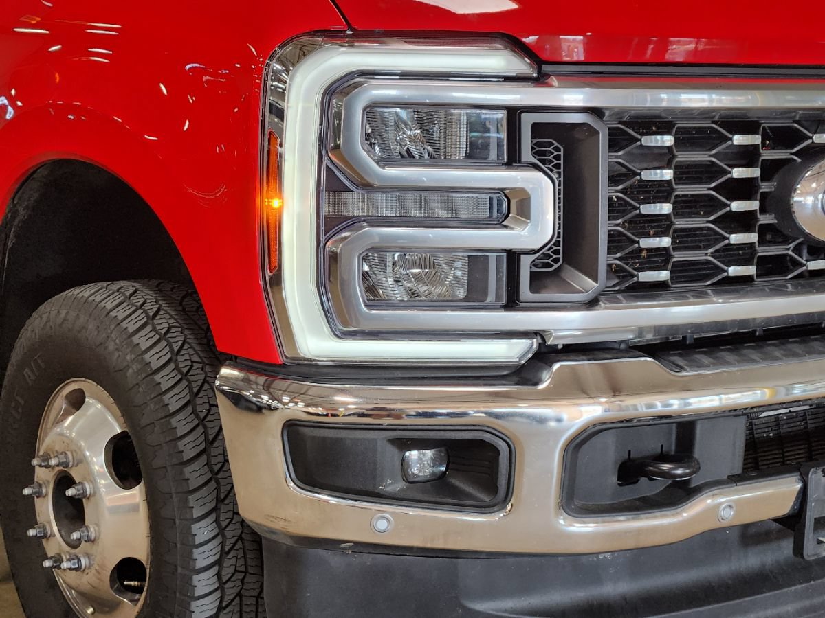 Used 2025 Ford F350 Lariat w/ Lariat Ultimate Package AWD/4WD image 13