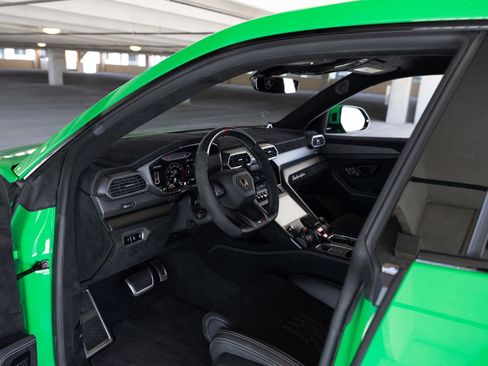 Used 2023 Lamborghini Urus Performante AWD/4WD image 32