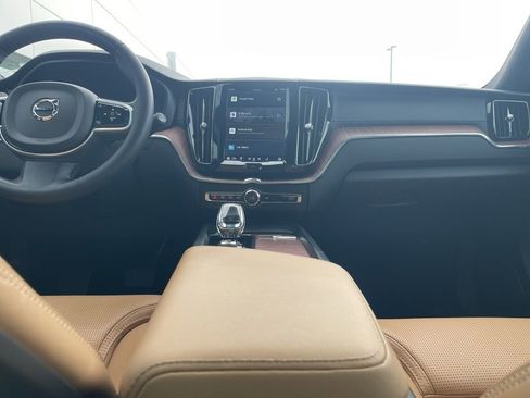 Certified 2023 Volvo XC60 B5 Ultimate w/ Climate Package image 24