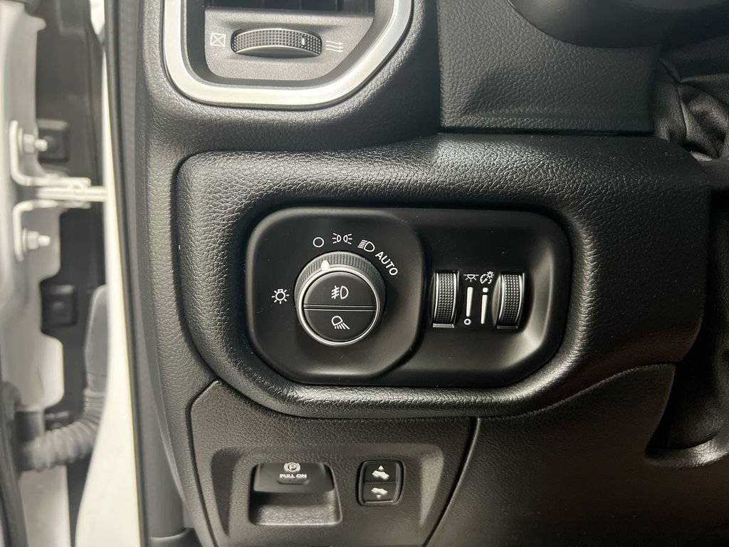 Used 2021 RAM 1500 Laramie AWD/4WD image 18