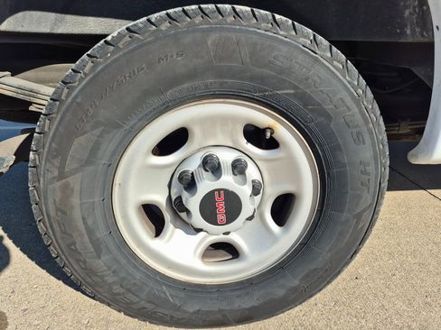 Used 2021 GMC Savana 2500 w/ Driver Convenience Package image 10