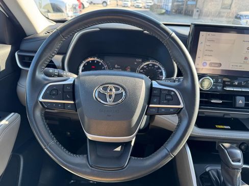 Used 2023 Toyota Highlander XLE image 15