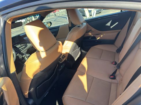 Used 2022 Lexus ES 350 w/ Accessory Package 2 image 5