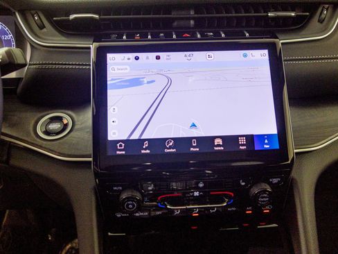 New 2025 Jeep Grand Cherokee Limited image 28