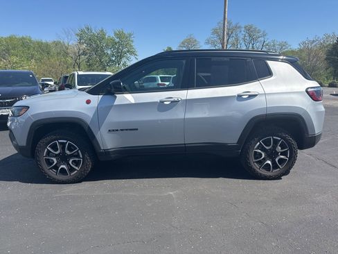 Used 2024 Jeep Compass Trailhawk AWD/4WD image 4