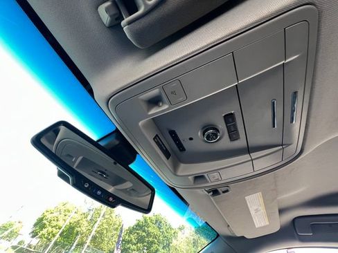 Used 2019 Cadillac Escalade ESV image 35