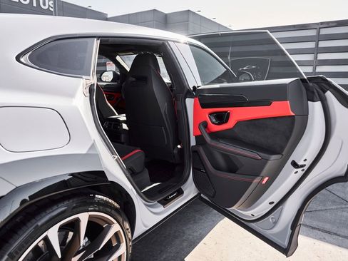 Used 2024 Lamborghini Urus S AWD/4WD image 27