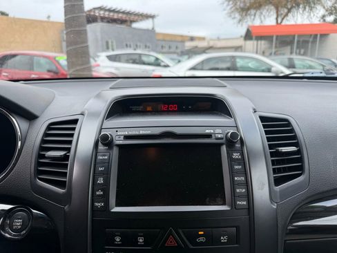 Used 2011 Kia Sorento EX w/ Premium Pkg image 17