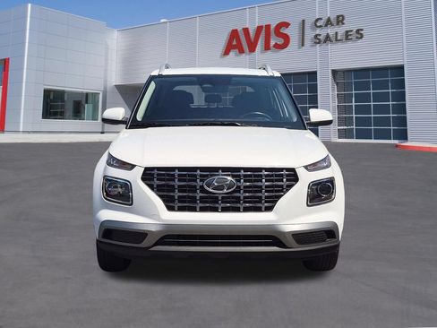 Used 2025 Hyundai Venue SEL FWD image 2