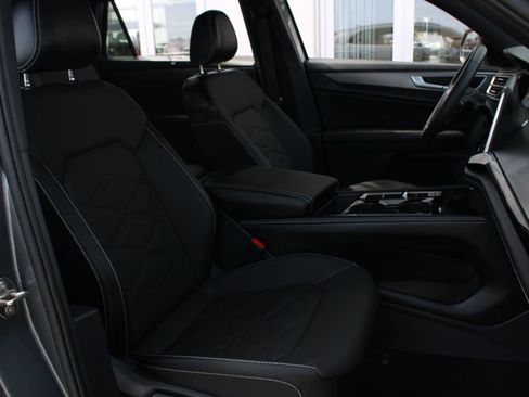 Certified 2024 Volkswagen Atlas Cross Sport SE image 25