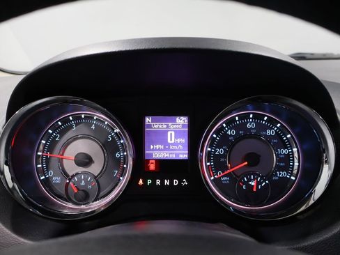 Used 2013 Chrysler Town & Country Touring image 36