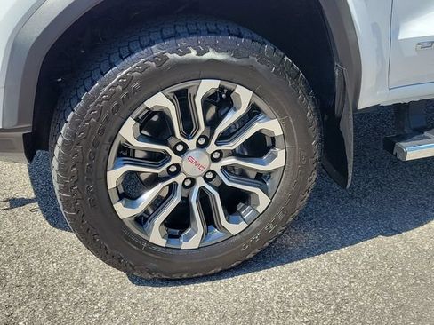 Used 2025 GMC Canyon Denali AWD/4WD image 5