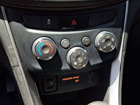 Used 2019 Chevrolet Trax LT w/ Redline Edition FWD image 11