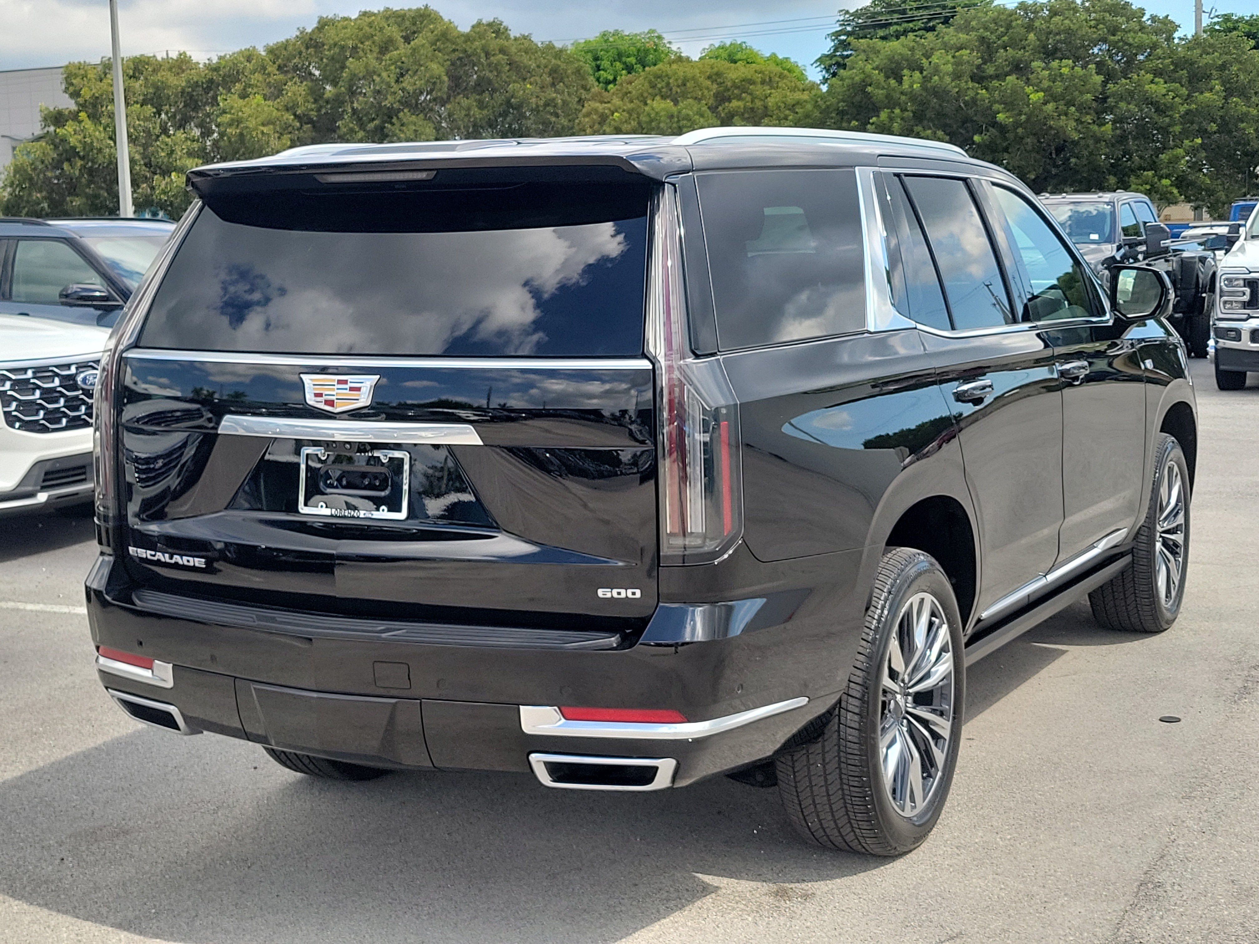 Used 2025 Cadillac Escalade Premium Luxury w/ Touring Package AWD/4WD image 5