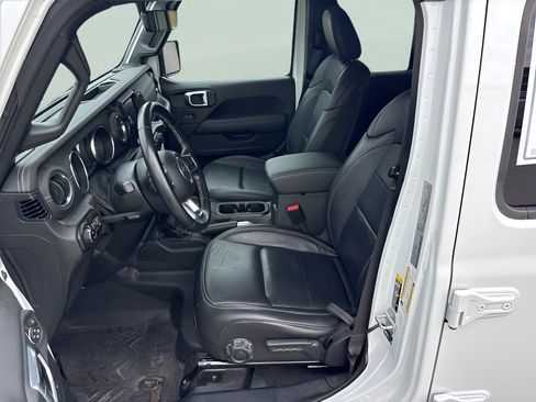 Used 2022 Jeep Gladiator Overland w/ Popular Equipment Package AWD/4WD image 9