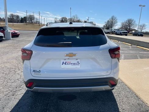 Used 2025 Chevrolet Trax LT w/ LT Convenience Package image 7
