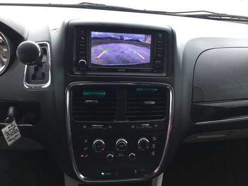 Used 2018 Dodge Grand Caravan SXT image 17
