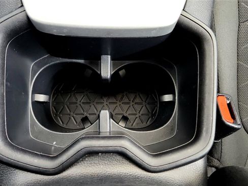 Certified 2025 Toyota RAV4 XLE AWD/4WD image 30