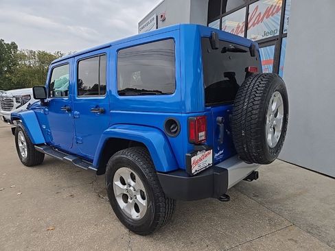 Used 2015 Jeep Wrangler Unlimited Sahara w/ Connectivity Group image 7