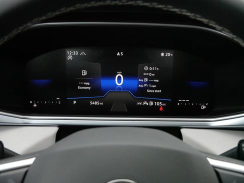 Used 2025 Volkswagen Taos SE image 21