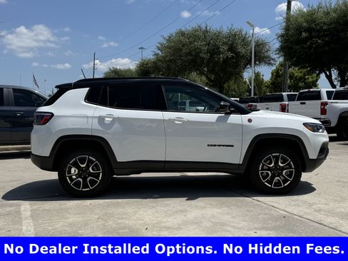 Used 2025 Jeep Compass Trailhawk AWD/4WD image 5