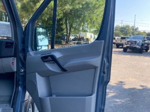Used 2018 Mercedes-Benz Sprinter 2500 image 16