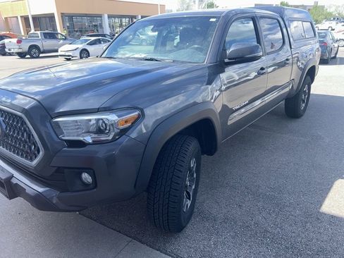 Used 2019 Toyota Tacoma TRD Off-Road w/ Technology Package AWD/4WD image 2
