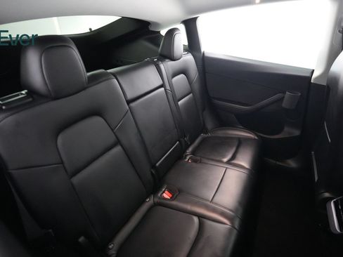 Used 2022 Tesla Model Y Long Range AWD/4WD image 5