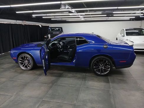 Used 2019 Dodge Challenger SXT w/ Blacktop Package RWD image 34