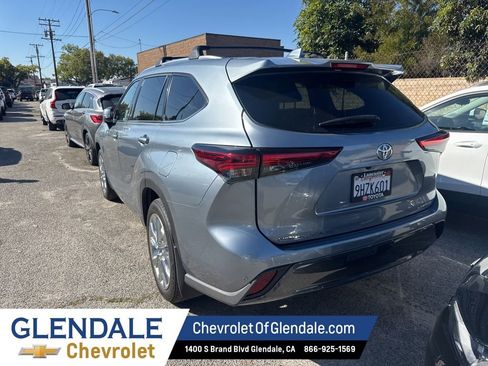 Used 2023 Toyota Highlander Limited image 4
