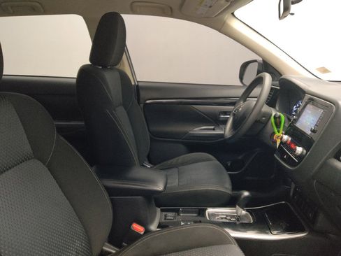 Used 2020 Mitsubishi Outlander ES FWD image 21