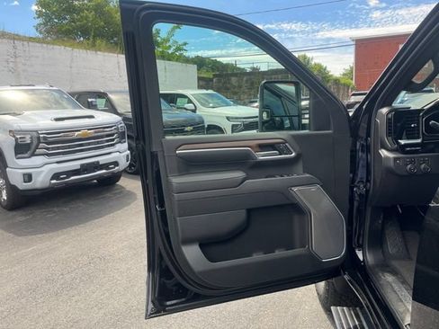 New 2026 Chevrolet Silverado 3500 High Country w/ High Country Premium Package AWD/4WD image 13
