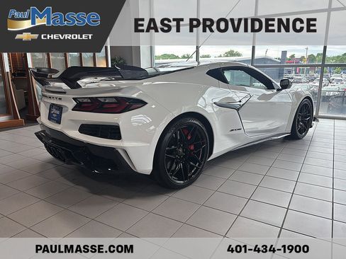Used 2023 Chevrolet Corvette Z06 w/ Z07 Performance Package RWD image 5