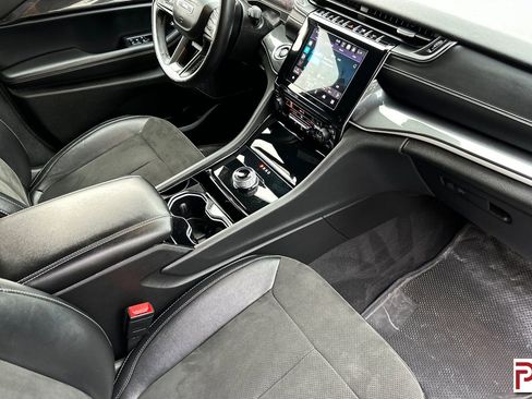 Used 2022 Jeep Grand Cherokee L Laredo image 20