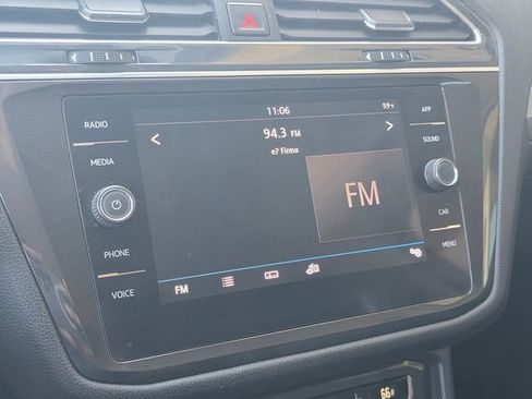 Used 2018 Volkswagen Tiguan SE image 18