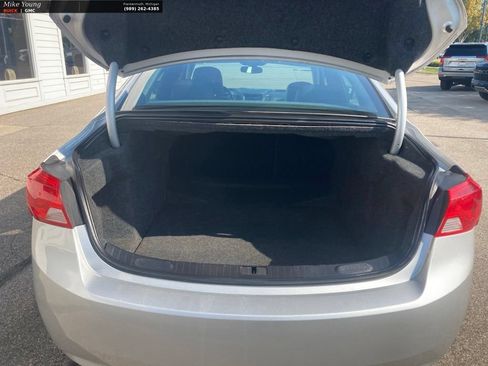 Used 2016 Chevrolet Impala LT FWD image 10
