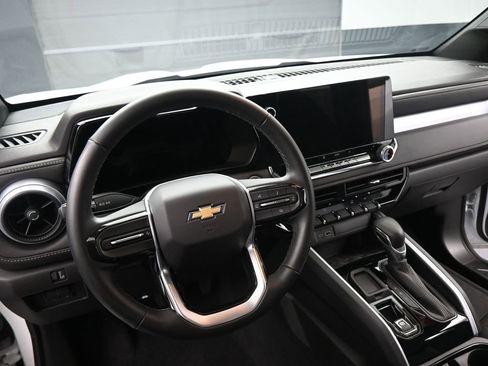 Used 2024 Chevrolet Colorado LT image 11