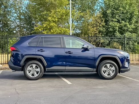 Used 2025 Toyota RAV4 XLE AWD/4WD image 2