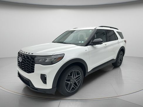 Used 2025 Ford Explorer ST-Line w/ ST-Line Street Pack AWD/4WD image 7