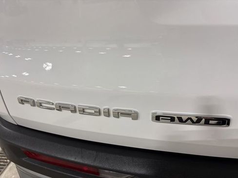 Used 2025 GMC Acadia Elevation image 6