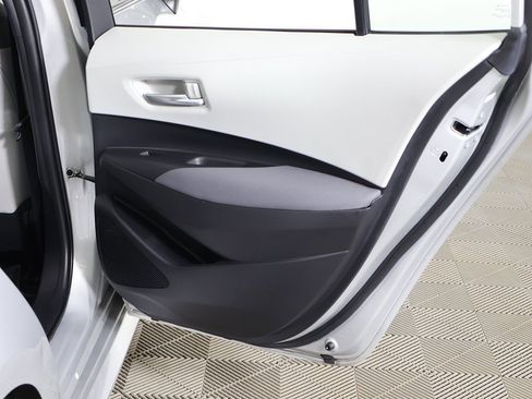 Used 2021 Toyota Corolla LE image 23