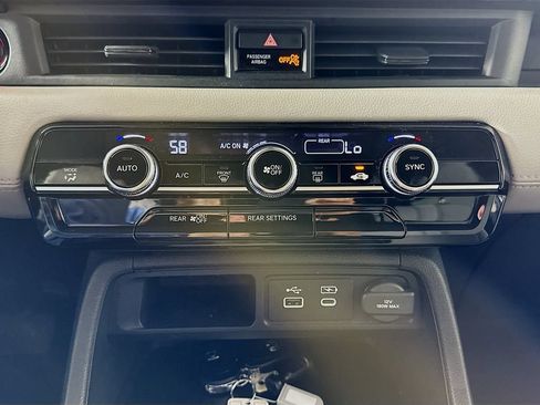 Certified 2023 Honda Pilot LX image 13