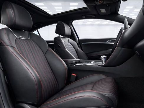 Used 2025 Genesis G70 2.5T w/ Sport Prestige Package image 14