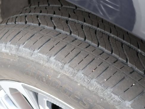 Used 2024 GMC Yukon Denali Ultimate w/ LPO, Floor Liner Package AWD/4WD image 9